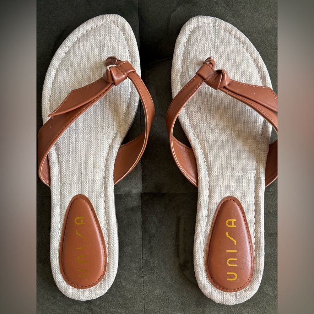 NWOT Unisa lightweight sandals, cognac leather bow with beige fabric lining, S10